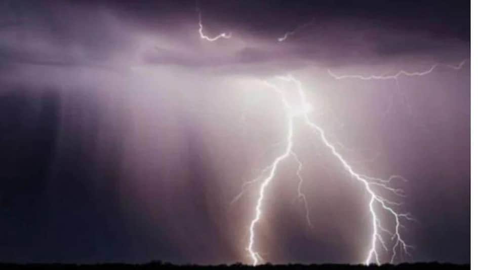 UP: आकाशीय बिजली का कहर जारी, कौशांबी में 7 और प्रयागराज में 5 लोगों की मौत - Lightning continues seven people died Kaushambi five Prayagraj ntc - AajTak