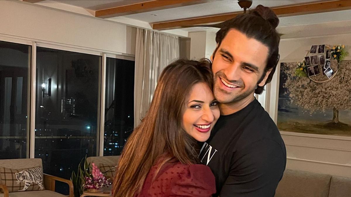 मालदीव में Divyanka Tripathi-Vivek Dahiya का एनिवर्सरी सेलिब्रेशन, बाथरोब में शेयर की Photos