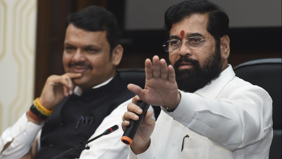 Maharashtra: शिंदे सरकार का बड़ा तोहफा, महाराष्ट्र में 5 रुपये कम किए पेट्रोल के दाम, डीजल 3 रुपये सस्ता