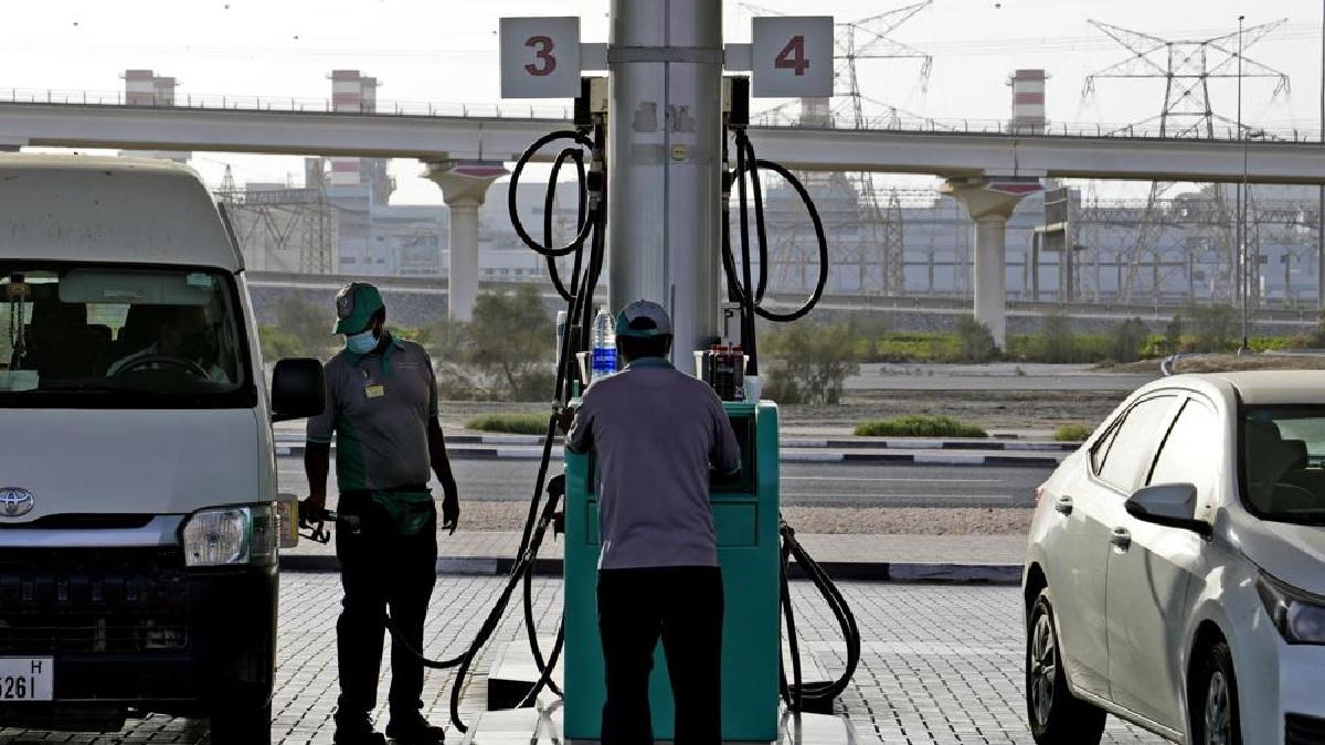 जिस देश में पानी से सस्ता था पेट्रोल-डीजल, वहां अब क्यों भड़के लोग?