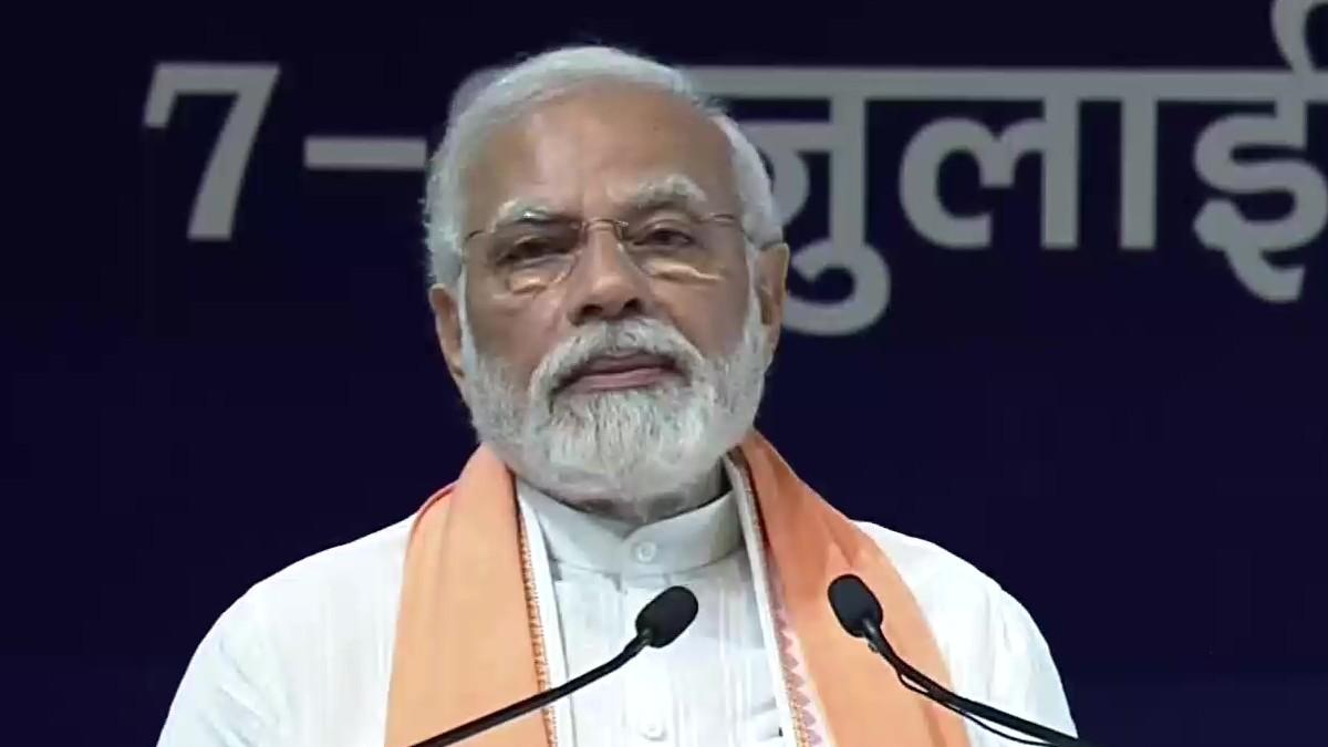 अखिल भारतीय शिक्षा समागम के उद्घाटन पर लोगों को संबोधित करते पीएम मोदी.