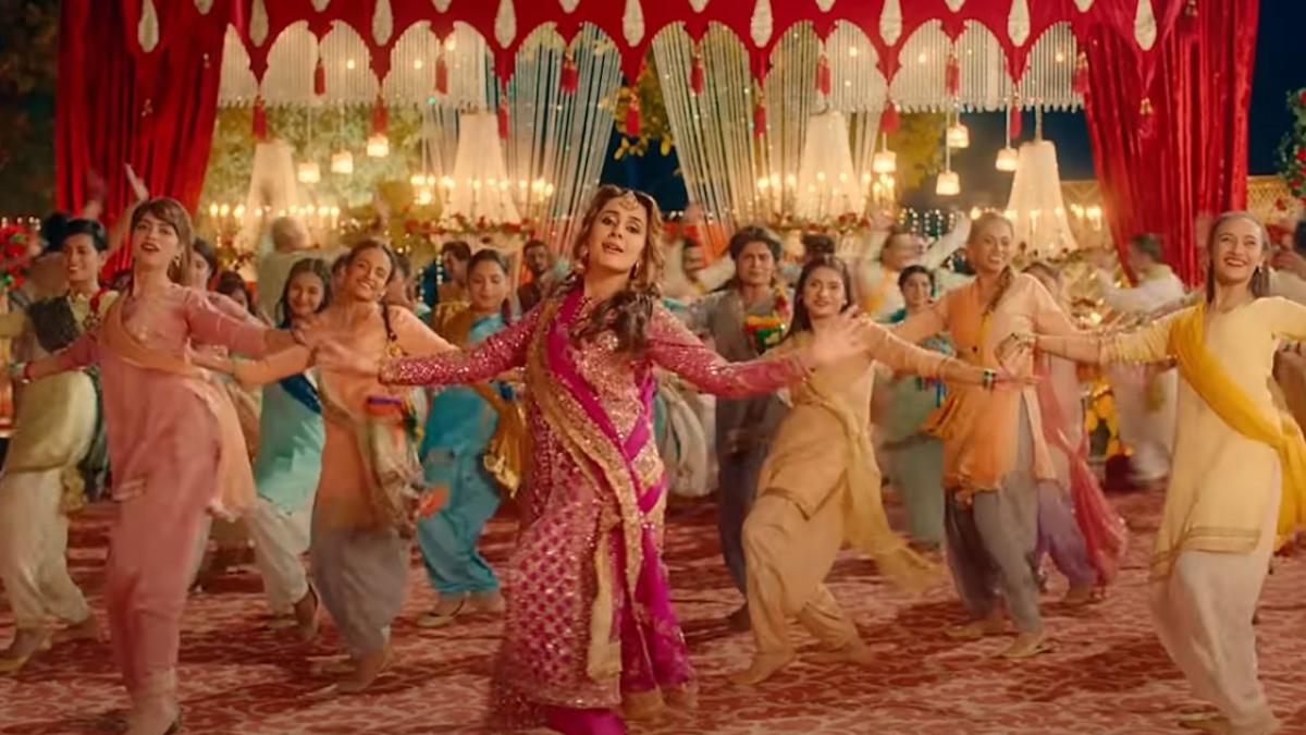 माह‍िया वे माह‍िया गाने में कुब्रा खान 