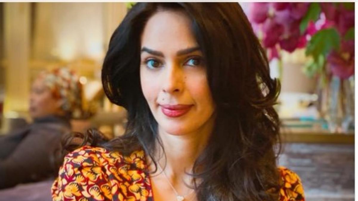 Mallika Sherawat shocking revelation: जब देर रात 3 बजे मशहूर एक्टर ने खटखटाया था मल्लिका शेरावत का दरवाजा