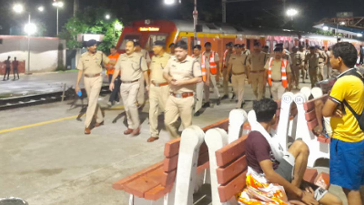 कांवड़ स्पेशल ट्रेन में बम की सूचना से हड़कंप (फोटो-आजतक)