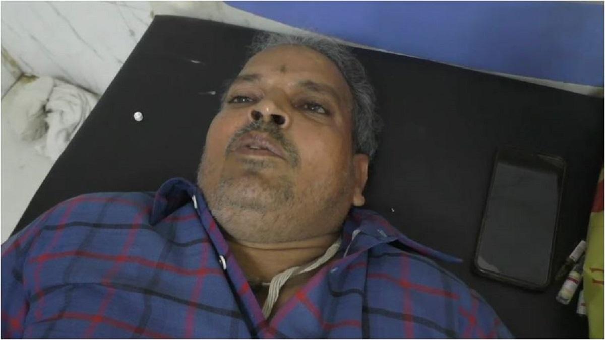 स्कूल में बच्चों को नहीं दिया एडमिशन, दबंगों ने प्रिंसिपल को लाठी-डंडों से पीटा