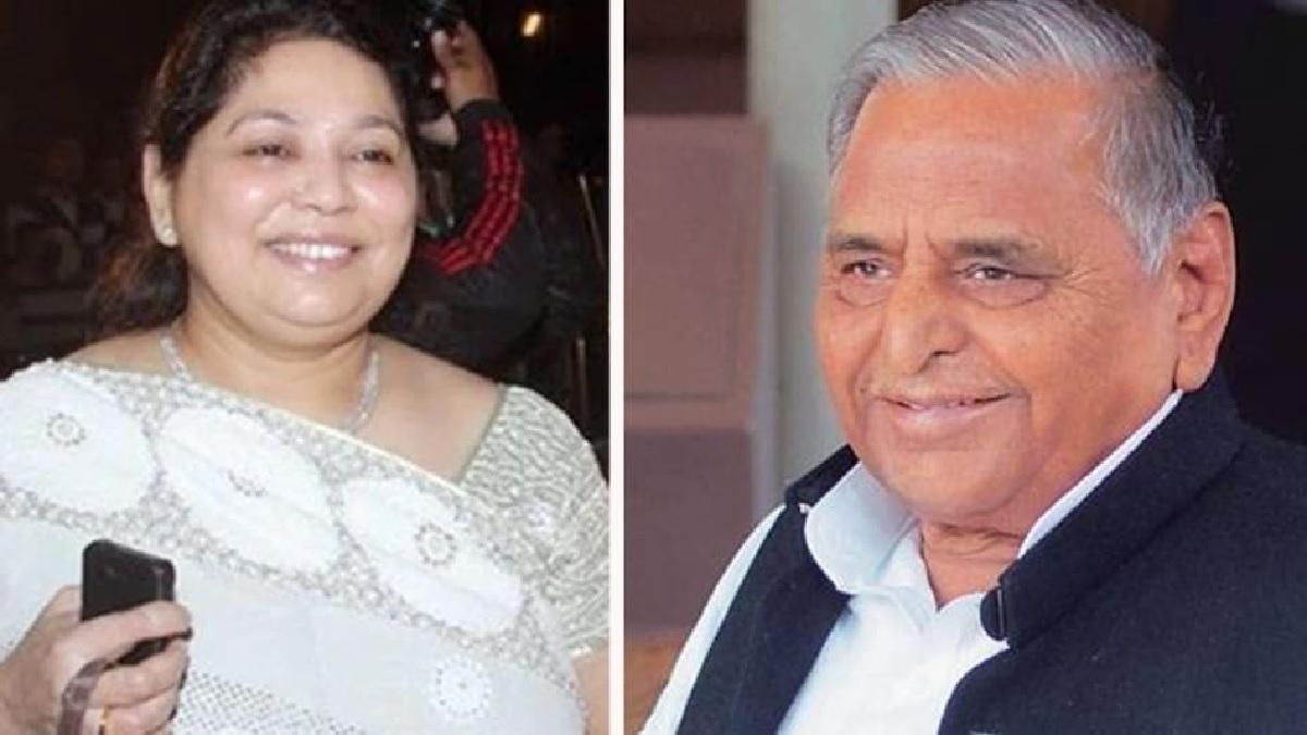 साधना गुप्ता और मुलायम सिंह यादव (फाइल फोटो)