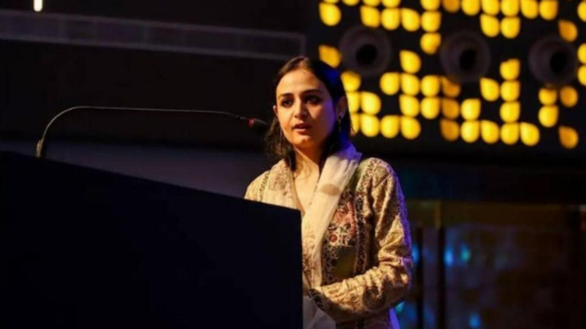 पुलित्जर अवॉर्ड विनर और कश्मीरी फोटो जर्नलिस्ट सना इरशाद मट्टू को एयरपोर्ट पर रोका, नहीं मिली पेरिस जाने की परमिशन
