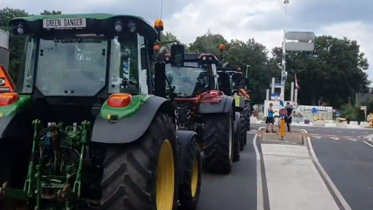 नीदरलैंड में किसान प्रदर्शन कर रहे हैं (फोटो क्रेडिट-सोशल मीडिया)