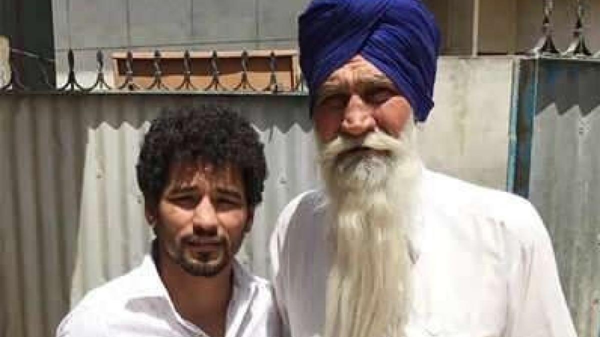 कौर सिंह (दाएं तरफ)