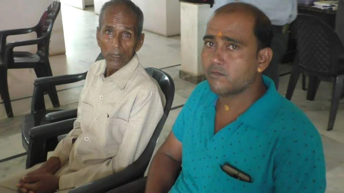 26 साल बाद मिले पिता-पुत्र. 