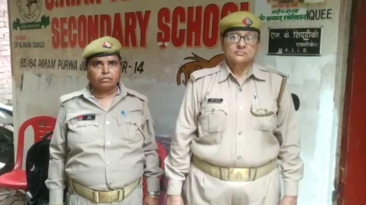 सूफी खानकाह एसोसिएशन के अध्यक्ष के घर के बाहर तैनात महिला होमगार्ड.