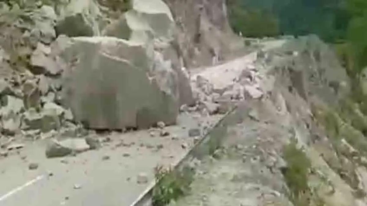 भारी बारिश के कारण पहाड़ियों के दरकने की घटनाएं बढ़ीं (फाइल फोटो)