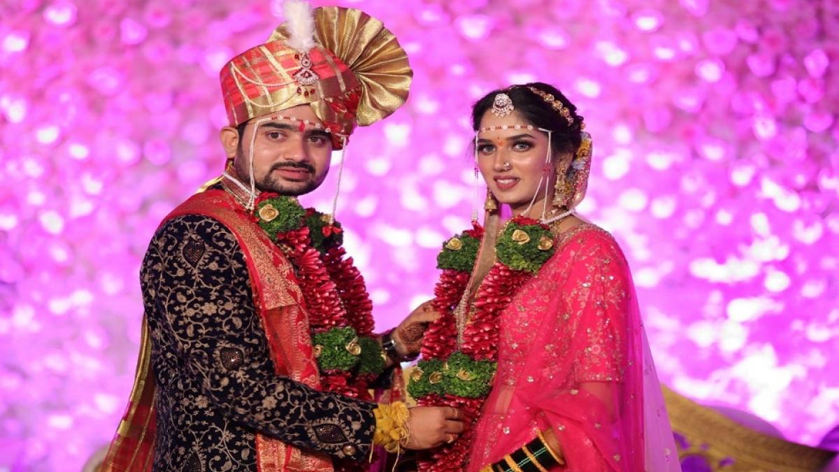 'BMW तो दिया अब फर्नीचर मांग रहे....' विवाहिता की मौत के बाद पति और माता-पिता गिरफ्तार