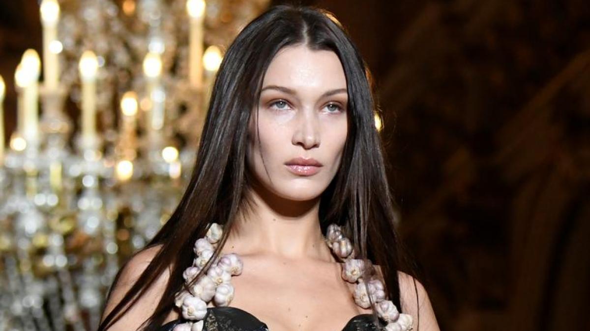 16 साल की उम्र मेंं बेला हदीद ने शुरू की थी मॉडलिंग (Credit- Reuters)