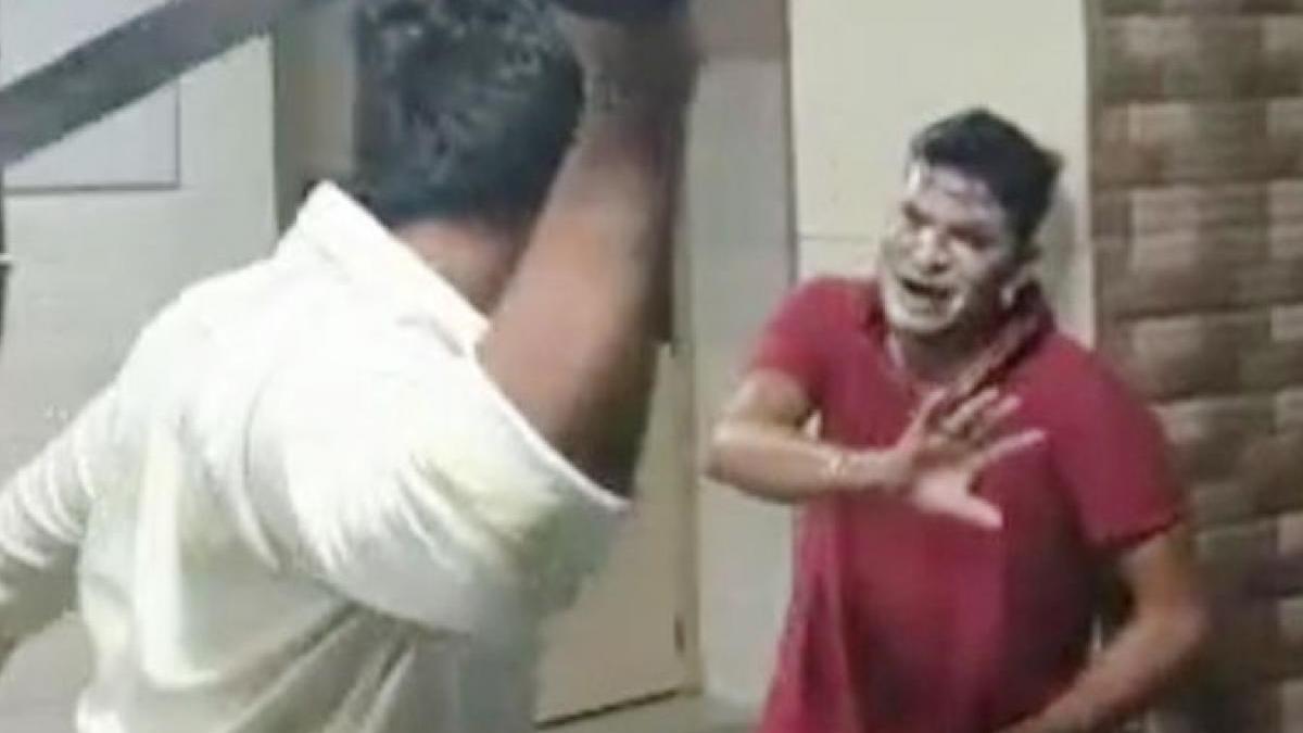 सिविल अस्पताल में बर्थडे के नाम पर हुड़दंग (फोटो- ग्रैब वायरल वीडियो)