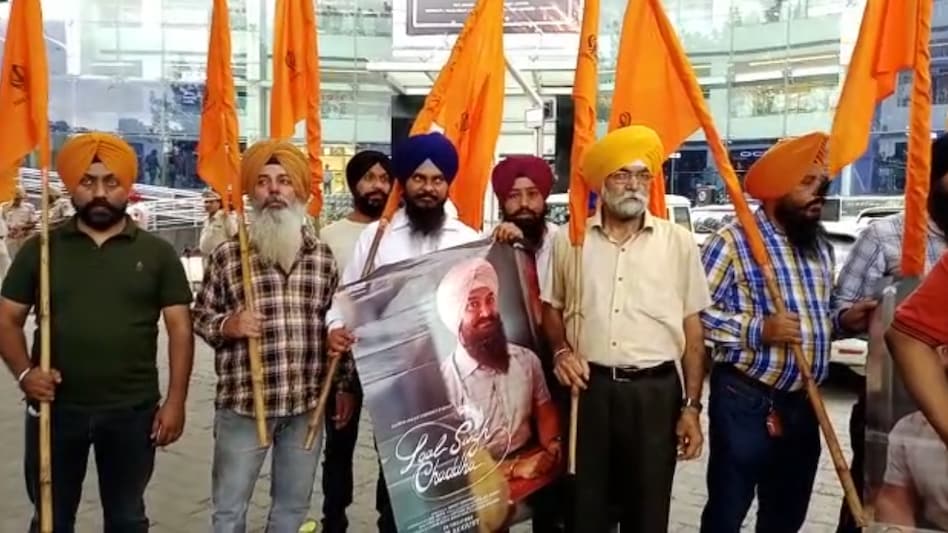 Boycott Laal Singh Chaddha: लाल सिंह चड्ढा का जालंधर में विरोध, लगे आमिर खान मुर्दाबाद के नारे - boycott Laal singh chaddha film release Protest in jalandhar aamir khan tmova - AajTak