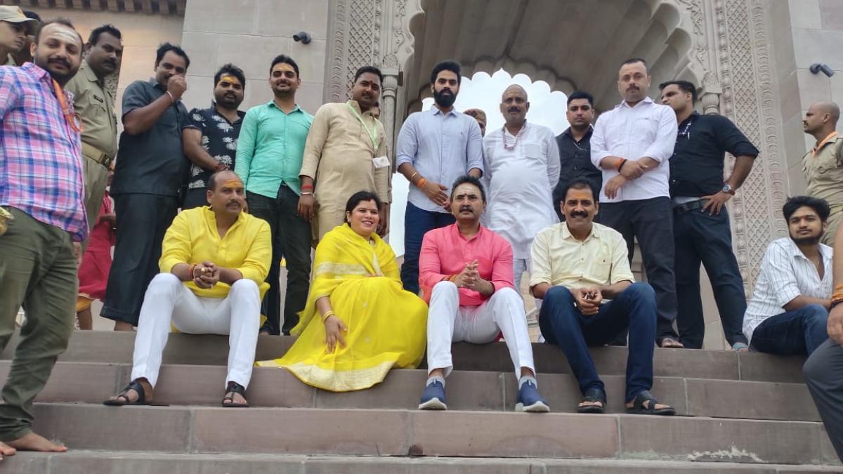 परिवार के साथ माफिया डॉन ब्रजेश सिंह