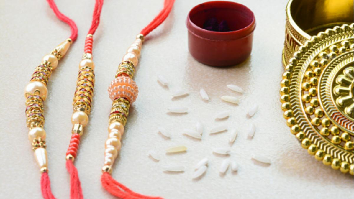 Raksha Bandhan 2022: रक्षा बंधन का त्योहार आज, जानें शुभ मुहूर्त, मंत्र, पूजा विधि, बहनें रखें इन बातों का ख्याल (photo Credit: Getty Images)