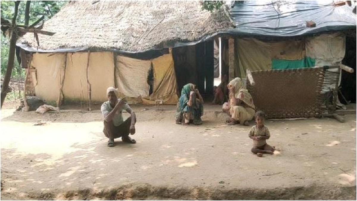 अकबरपुर तहसील क्षेत्र में बसा दमादनपुरवा गांव.