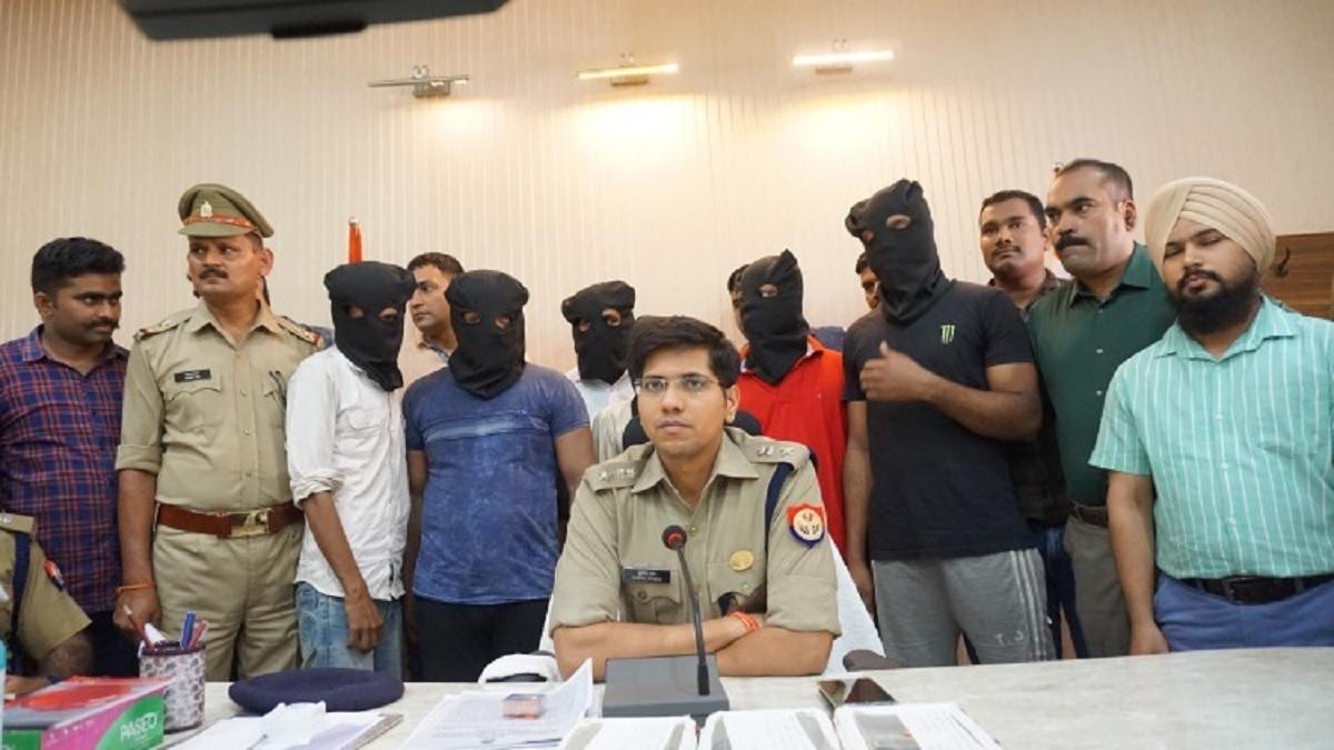 सीतापुर पुलिस की गिरफ्त में गैंग