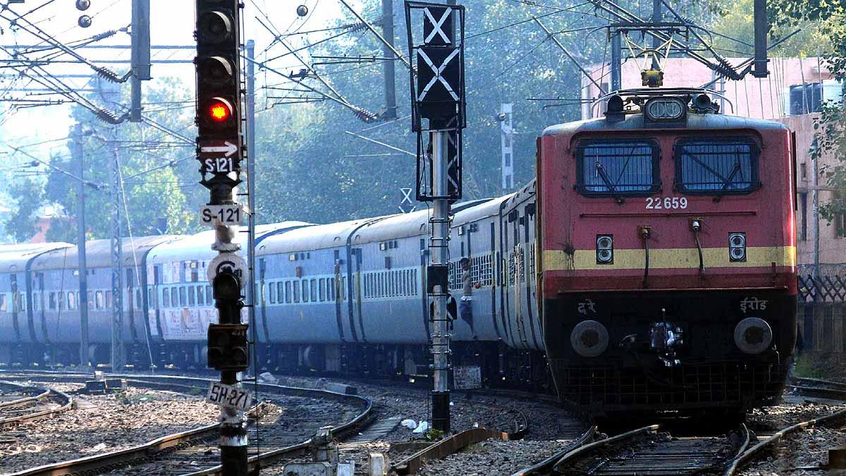 दो घंटे कम होगा दिल्लीमुंबई का रेल सफर, साल के अंत तक 180KM/घंटा होगी ट्रेनों की गति Indian दो घंटे कम होगा दिल्लीमुंबई का रेल सफर, साल के अंत तक 180KM/घंटा होगी ट्रेनों की गति Indian