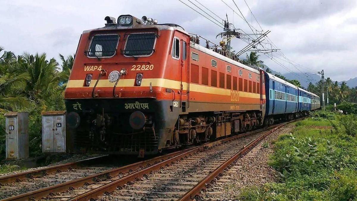 Indian Railways: ट्रैफिक ब्लॉक के चलते इस रूट की ट्रेनें कल रहेंगी प्रभावित, घर से निकलने से पहले चेक कर लें लिस्ट