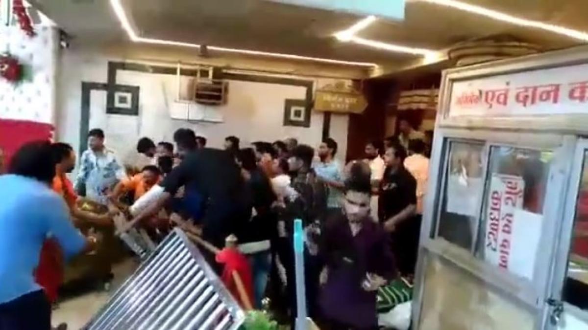 महाकाल मंदिर में हंगामा