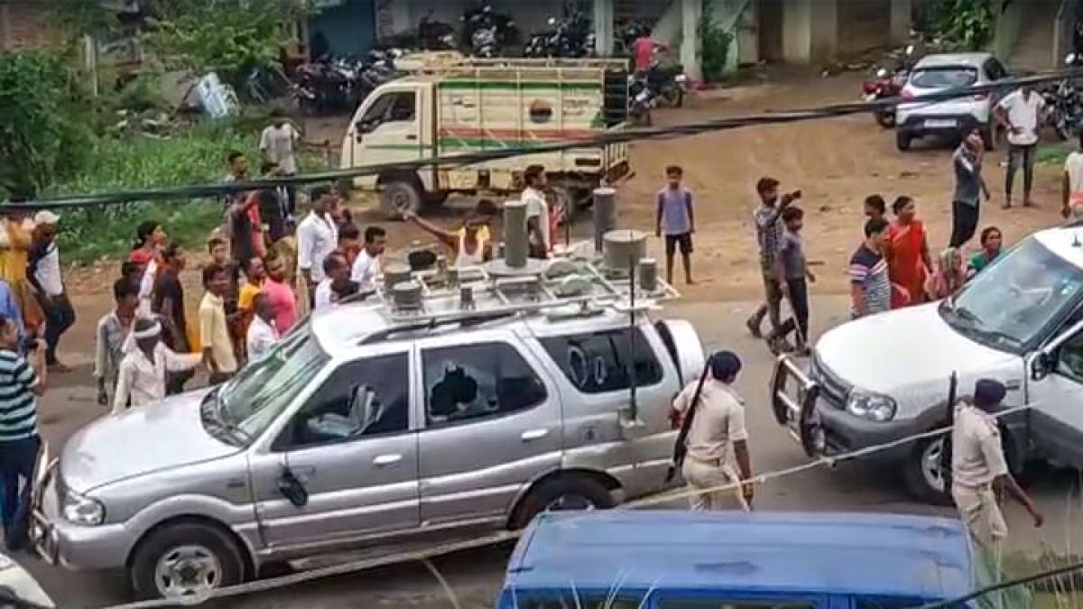 CM नीतीश कुमार के काफिले पर हमला