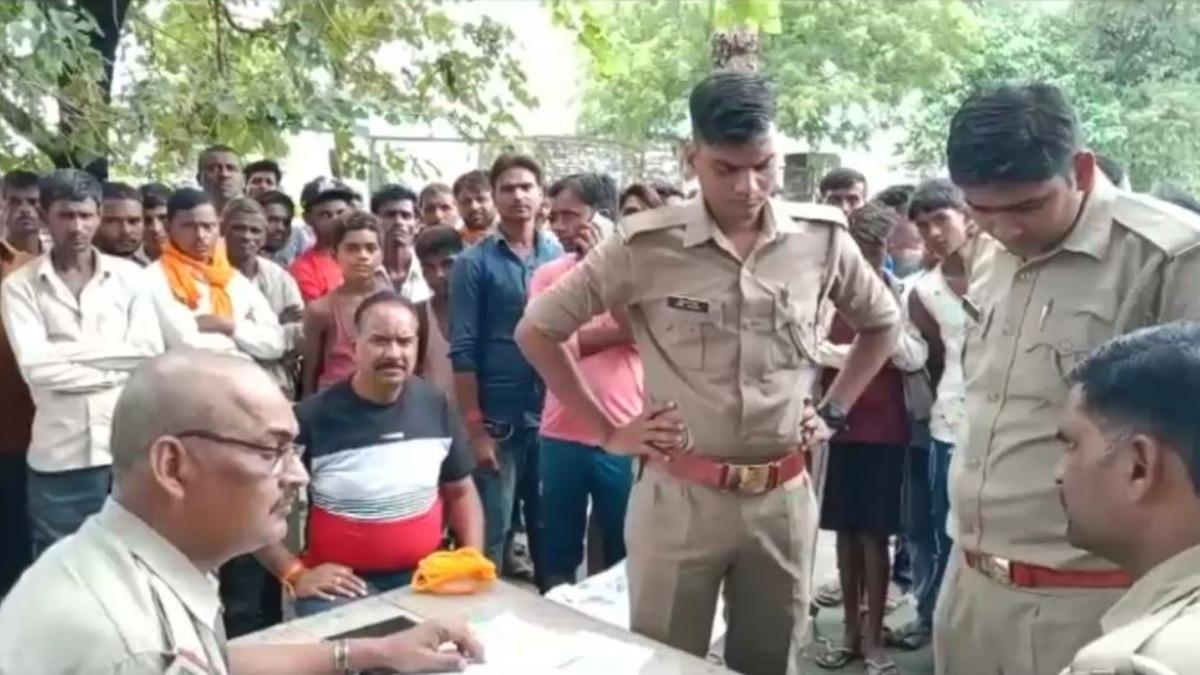 पत्नी और बेटे का हत्या कर खुद फांसी लगाकर दी जान