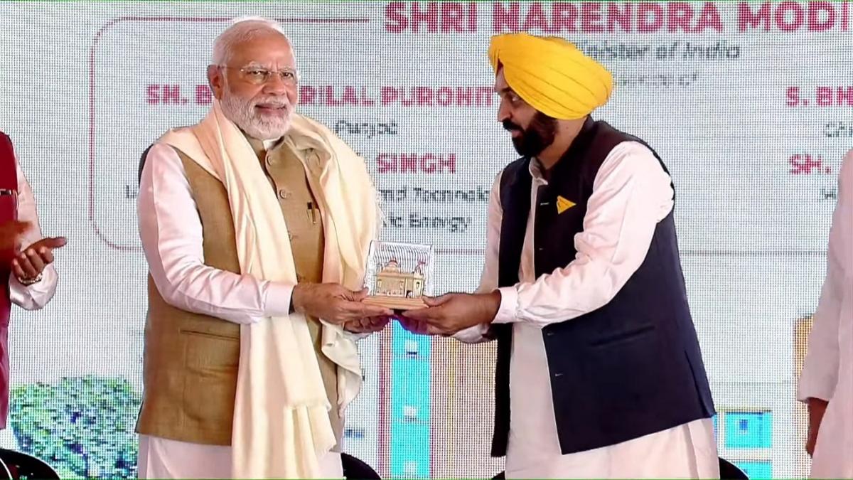 प्रधानमंत्री नरेन्द्र मोदी और पंजाब के मुख्यमंत्री भगवंत मान