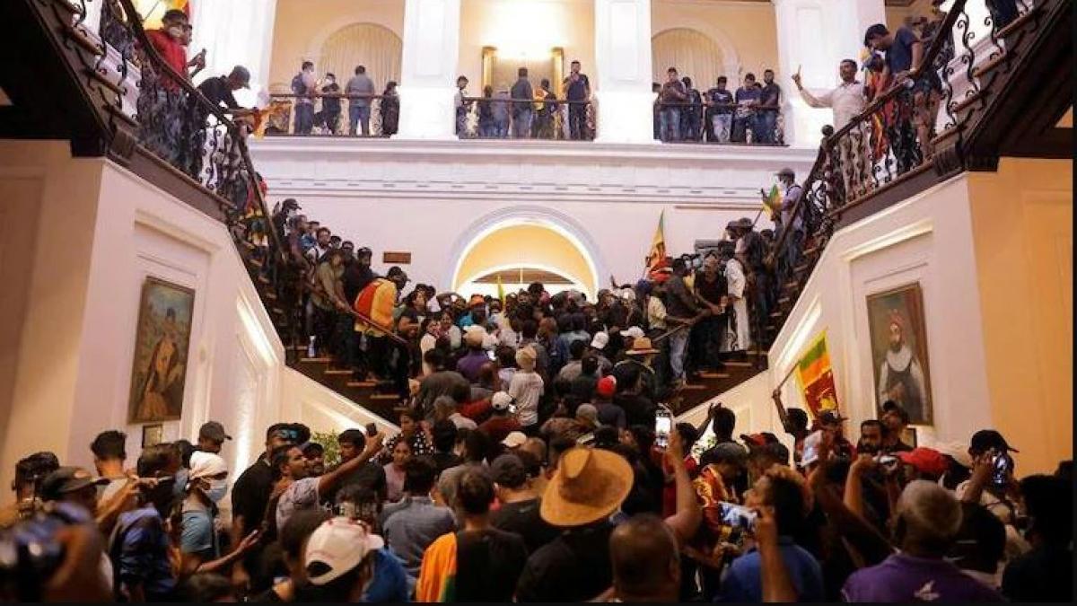 श्रीलंका में पिछले महीने हुआ बड़ा प्रदर्शन