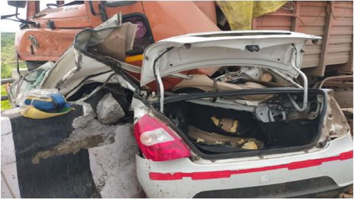 सड़क हादसे में 6 लोगों की दर्दनाक मौत.