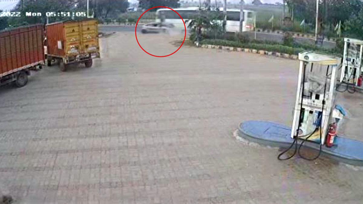 सोशल मीडिया पर वीडियो वायरल.