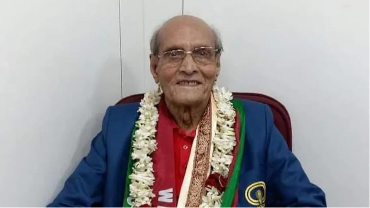 समर बनर्जी (@Aajtak)