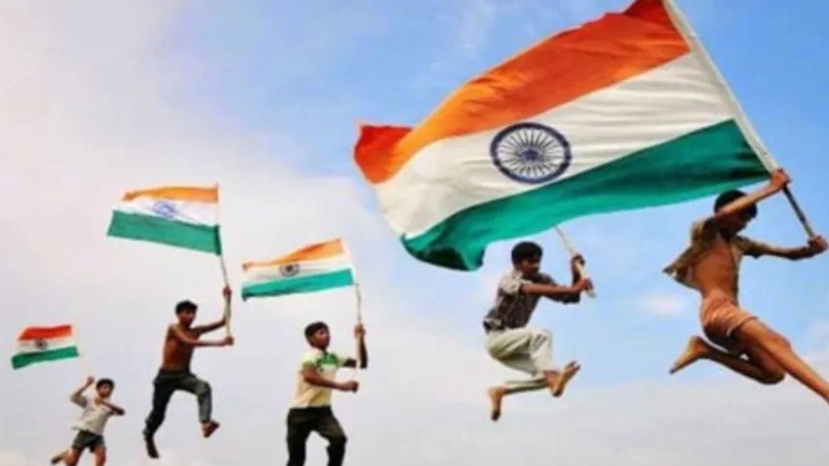 लखीमपुर खीरी में रूसी नागरिक ने फहराया तिरंगा. (File Photo)