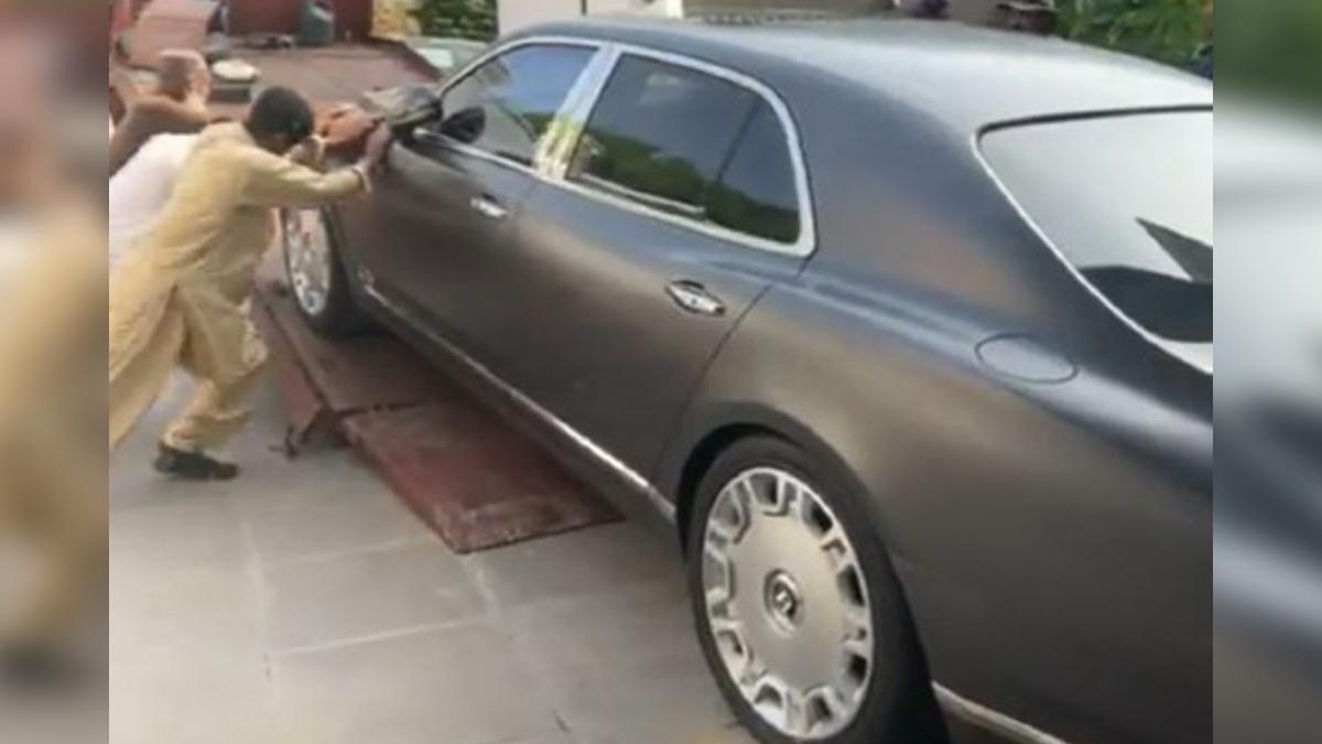 लंदन से चोरी हुई लग्जरी 'बेंटले मल्सैन' कार पाकिस्तान में मिली, 6 करोड़ है कीमत, आलीशान बंगले से जब्त की गई