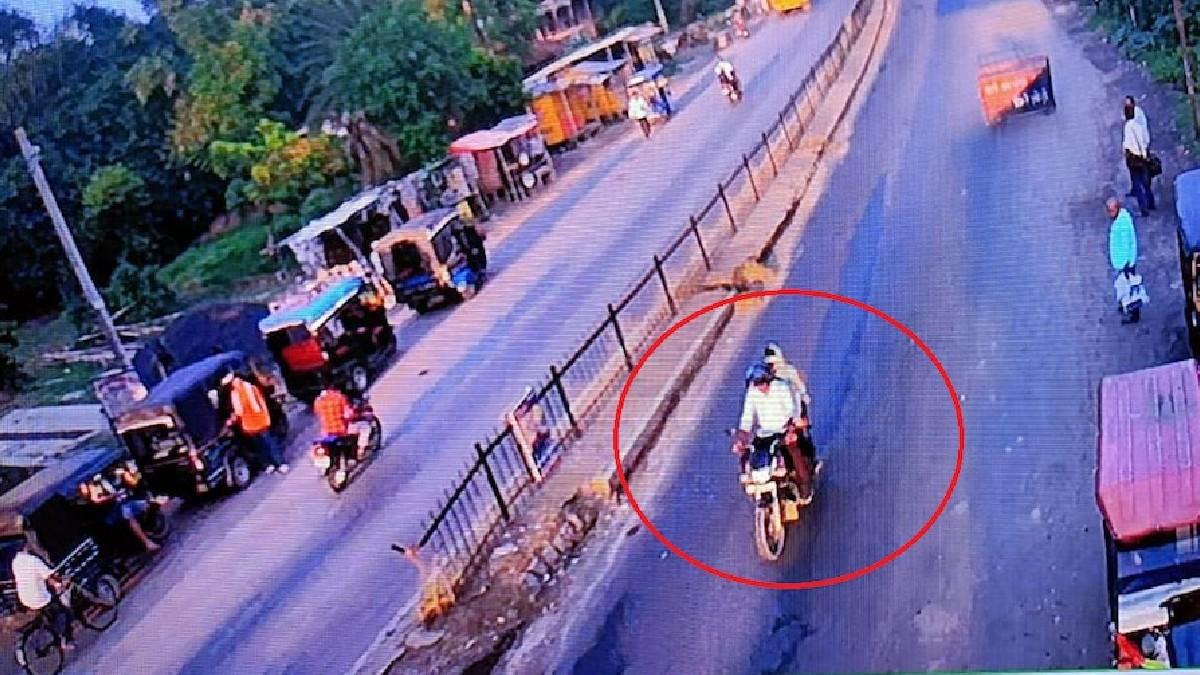 फायरिंग करते बाइक सवार दो बदमाश