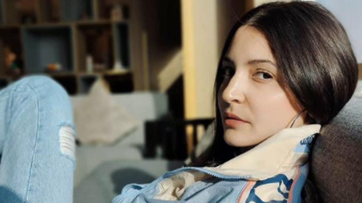 पेरेंट्स संग ब्रेकफास्ट डेट पर गईं Anushka Sharma, विराट कोहली ने किया स्पेशल कमेंट