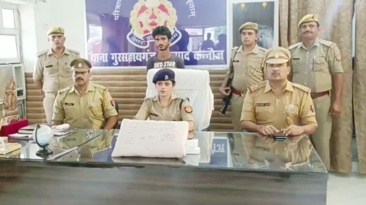 बेटे की हत्या के आरोप में पिता हुआ गिरफ्तार (फोटो-आजतक)