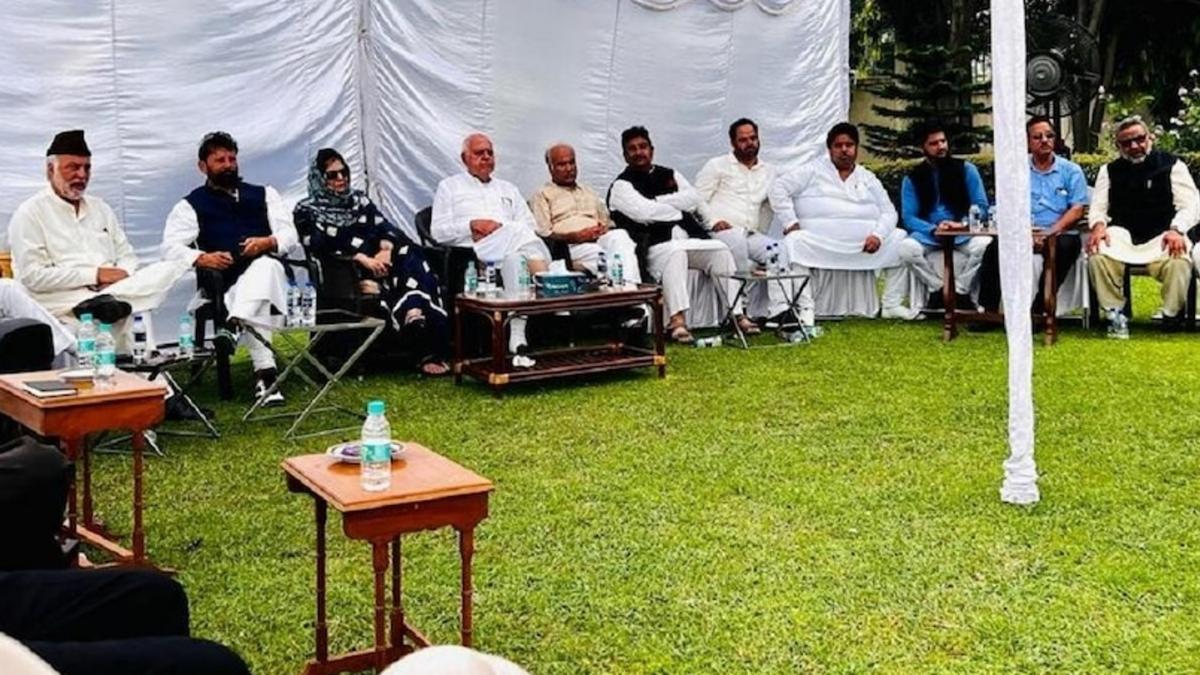 आज का दिन: क्या चुनाव में भी एक दिखेंगे जम्मू-कश्मीर के विपक्षी दल?