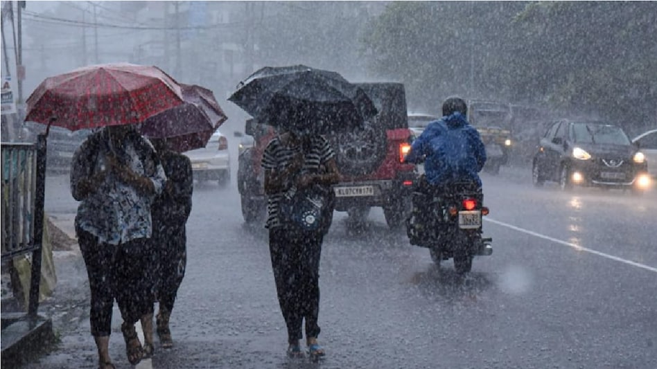 IMD Rainfall Alert: दिल्ली समेत इन राज्यों में आज भी होगी बारिश, जानिए अपने  शहर का मौसम - weather update today 17 september delhi NCR forecast imd  rainfall alert lucknow ghaziabad rains