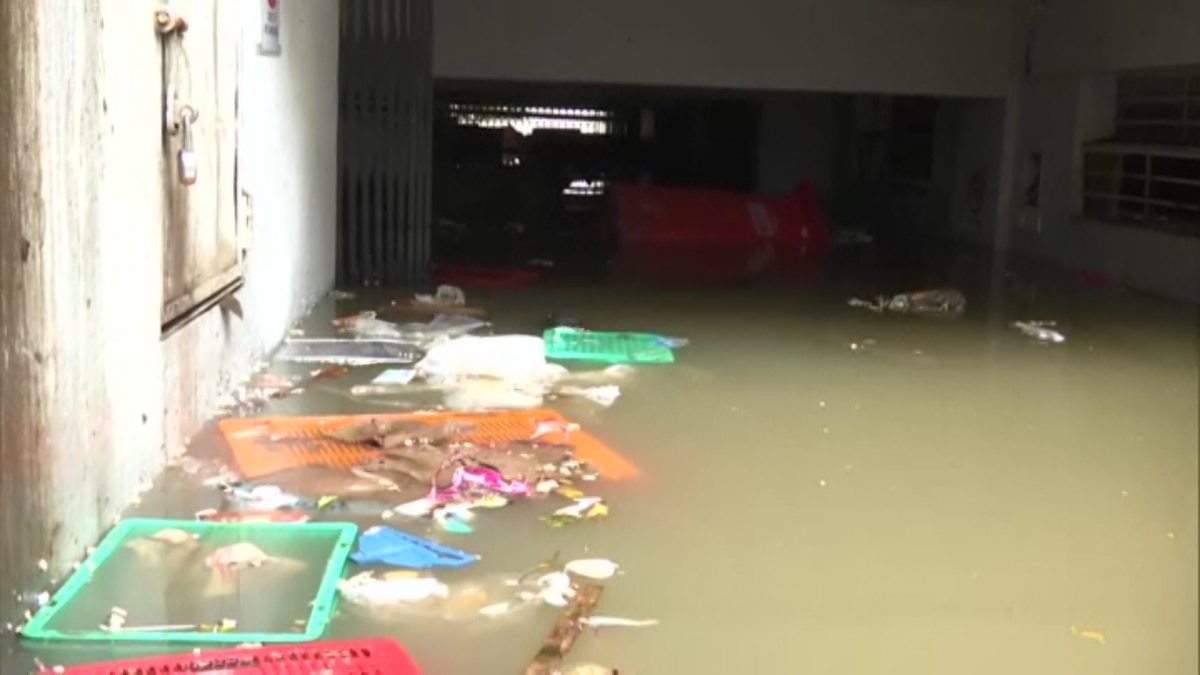 Rainfall Today: कर्नाटक में भारी बारिश, बरसात के पानी में डूबा सिलिकॉन सिटी बेंगलुरु, कई जगह लंबा जाम