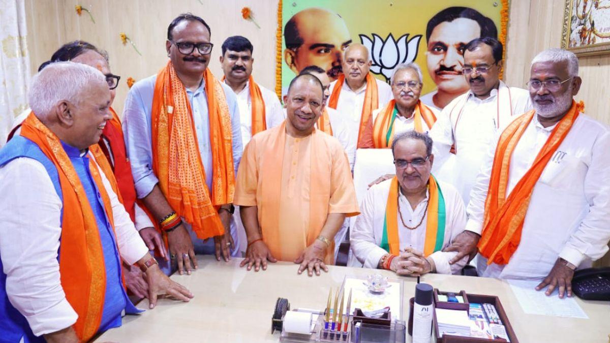 UP BJP: योगी सरकार में मंत्री बने बीजेपी के पदाधिकारी जल्द छोड़ेंगे पद, 20 सितंबर तक संगठन में बड़े बदलाव की उम्मीद - UP BJP officials resign form post who became ...