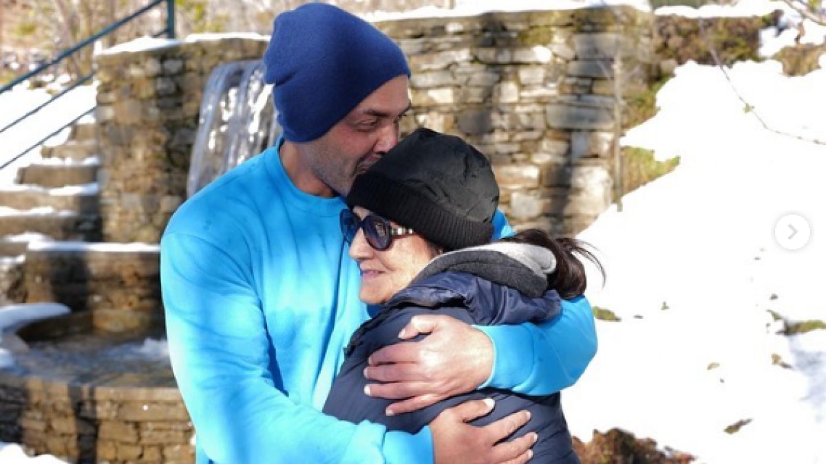 मां प्रकाश कौर के बर्थडे पर Bobby Deol ने शेयर की खूबसूरत फोटो, लिखा- Love You