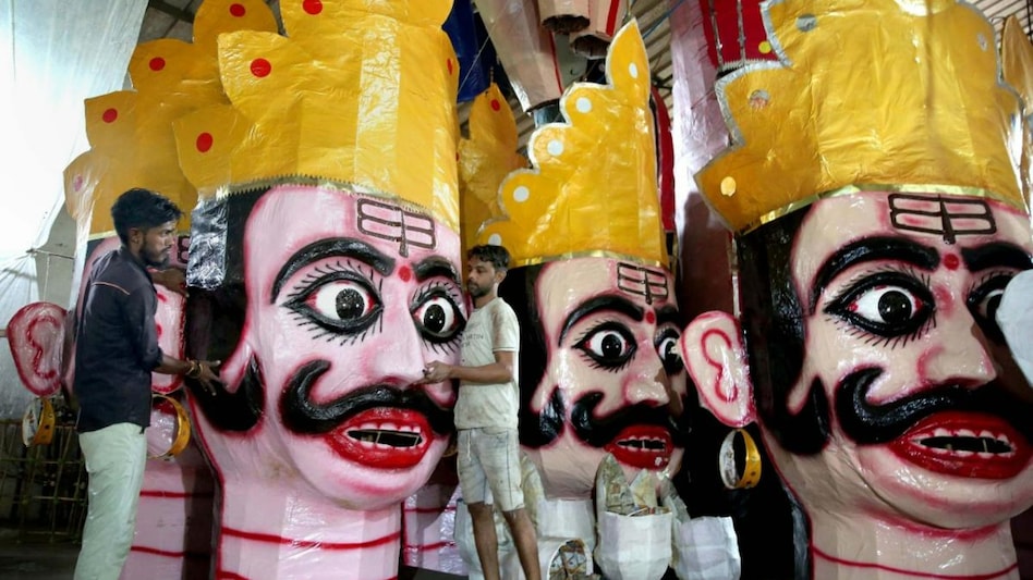 Dussehra 2022: 4 या 5 अक्टूबर, जानें- कब है दशहरा? ये है सही डेट, शुभ  मुहूर्त और पूजन विधि - dussehra 2022 date 5 october 2022 kab hai dussehra  know date shubh muhurat and pujan vidhi tlifdg - AajTak