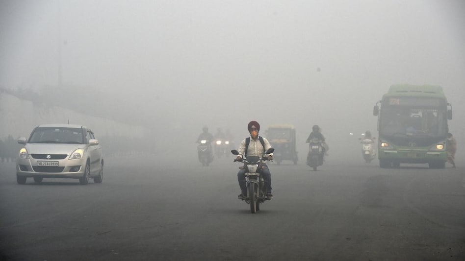 Delhi Pollution: क्या प्रदूषण डेटा विश्वसनीय है? दिल्ली का एयर क्वालिटी मॉनिटरिंग स्टेशन खराब है लौटते मॉनसून के साथ दिल्ली-NCR में बढ़ने लगा प्रदूषण का खतरा, CPCB ने जारी किए आंकड़े - delhi pollution withdrawal monsoon air quality index delhi ncr above 100 central pollution control board