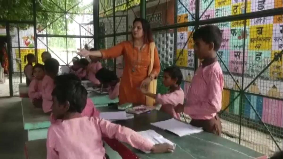 दिव्‍यांग बच्‍चों के लिए शिक्षिका ने शुरू की 'वन टीचर-वन कॉल' मुहिम, PM मोदी भी हुए मुरीद