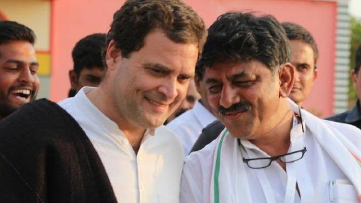 कर्नाटक कांग्रेस के प्रदेश अध्यक्ष डीके शिवकुमार पर आरोप है कि उन्होंने राहुल गांधी की यंग इंडियन प्राइवेट लिमिटेड को पेमेंट किए.