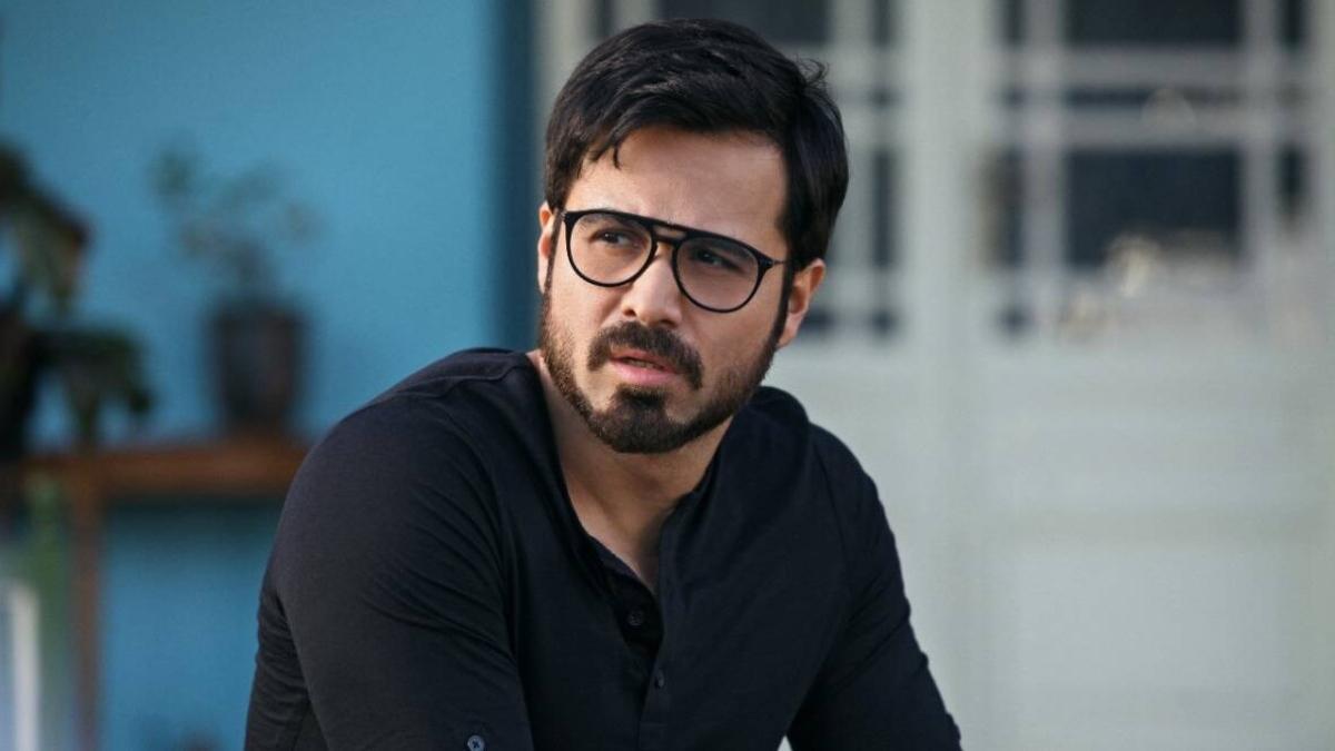Emraan Hashmi पर अनजान लोगों ने की पत्थरबाजी, पुलिस में मामला दर्ज - Stone pelting on actor Emraan Hashmi at Pahalgam police has registered case tmovp - AajTak