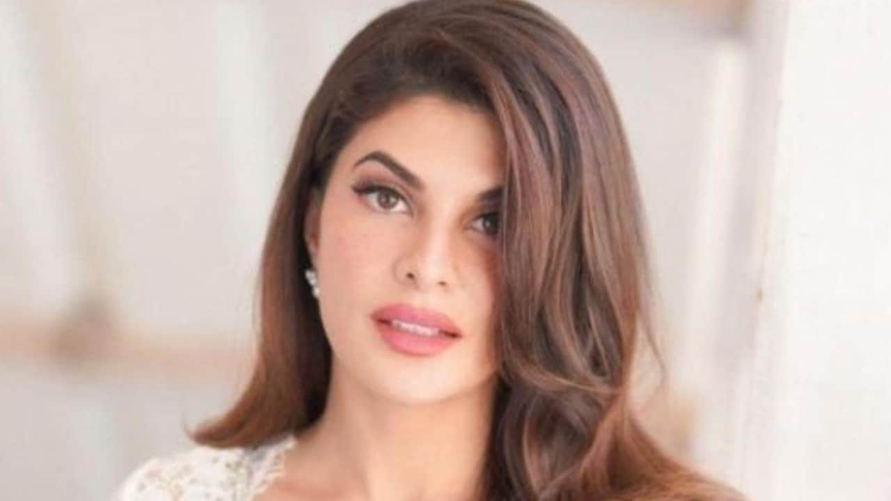 जैकलीन फर्नांडिस से मनी लॉन्ड्रिंग केस में 7 घंटे से हो रही पूछताछ, कई सवाल के नहीं दे पाईं जवाब - Jacqueline Fernandez EOW interrogation Money Laundering Case Sukesh Chandrashekhar connection ntc - AajTak